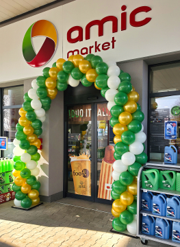 Brama balonowa w Marcinowicach na stacji Amic z okazji otwarcia baru Subway