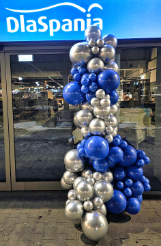 Organiczna kolumna z balonów zrobiona dla salonu DlaSpania