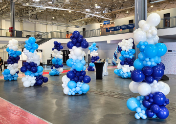 Dekoracje balonowe w hali MTP w Poznaniu.