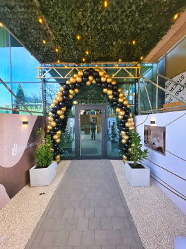 Brama z balonów we Wrcławiu na dzień otwarty u dewelopera