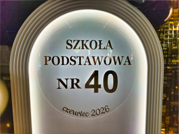 Napis do ścianki zdjeciowej Napis Szkoła Podstawowa nr 40 w podświetlanym portalu dekoracyjnym
