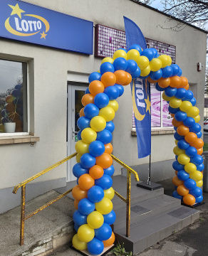 Brama z balonów w Dzierżoniowie dla salonu gier Lotto