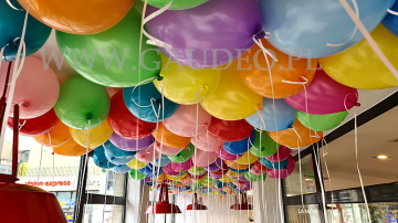 Balony helowe na otwarcie restauracji.