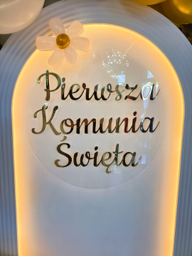 Napis Pierwsza komunia Święta jako element balonowej ścianki do zdjęć Podświetlany napis Pierwszej Komunii Świętej - jako element balonowej ścianki do zdjęć