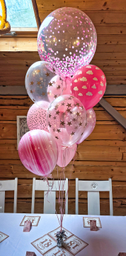 Stroik z balonów helowych na osiemnaste urodziny.