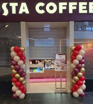 Kolumny zrobione z balonów w Galerii Magnolia na otwarcie kawiarni Costa Coffee