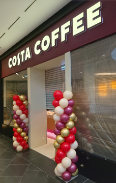 Balonowa dekoracja wejścia z okazji otwarcia kawiarni Costa Coffee w Galerii Magnolia