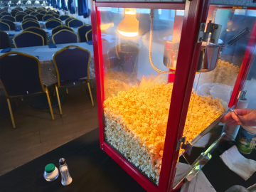 Uprażony popcorn w czasie imprezy firmowej na statku we Wrocławiu