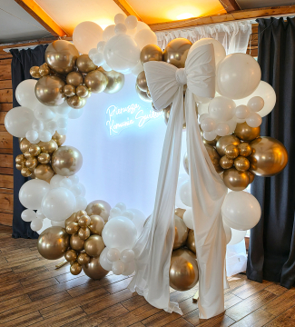 Zrobiona z balonów ścianka do zdjęć Balonowa ścianka do zdjęć na Pierwszą Komunię Świętą