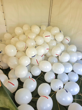 Balony z powietrzem na patyczkach Balony z nadrukiem założone na patyczki