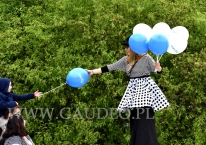 Balony z nadrukiem w czasie rozdawania.