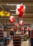 Dekoracja balonowa kieleckiego sklepu Kaufland.