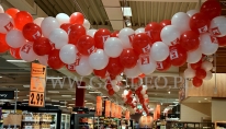 Dekoracja z balonów marketu w Opocznie.