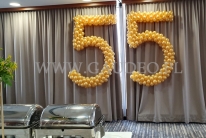 Balonowa liczba 55 na event urodzinowy w Hotelu Haston.