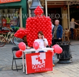 Puzzel z balonów wspomaga wizualnie akcję Fundacji DKMS.