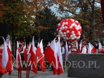 Balony z helem na obchodach patriotycznych w Świdnicy.