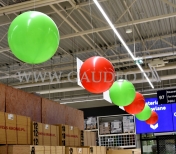 Balony olbrzymy jako dekoracja sklepu Leroy Merlin.