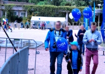 Balony helowe z nadrukiem jako atrakcja na imprezie.