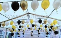 Balony z helem jako dekoracja na urodziny.