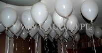 Po 16 godzinach testu - hel już częściowo uciekł, balony układają się pionowo.