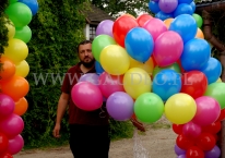 Balony helowe na pikniku z okazji dnia dziecka.