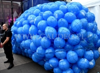 Balony helowe przygotowane do wypuszczania.