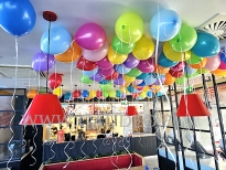 Balony helowe na otwarcie restauracji KFC.