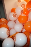 Balony na patyczkach czekają na rozdanie.