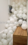 Balony z powietrzem na patyczkach gotowe do rozdawania.