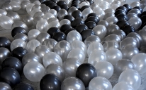 Balony z powietrzem jako dekoracja w hotelu Platinum Palace we Wrocławiu.