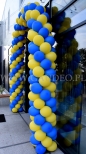 Brama z balonów jako dekoracja wejścia do firmy.