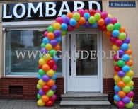 Kolorowa brama balonowa w Piasecznie.