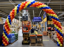 Urodzinowa brama balonowa w Castoramie.
