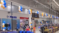 Dekoracje z balonów na otwarcie hipermarketu.