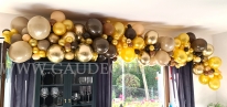 Organiczna dekoracja balonowa na urodziny.