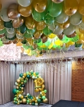 Balony z helem jako dekoracja na urodziny.