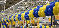 Girlanda z balonów w Castoramie we Wrocławiu.