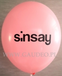 Logo sieci Sinsay nadrukowane na balonach.