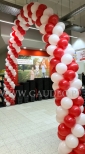 Brama z balonów na otwarcie sklepu Kaufland.