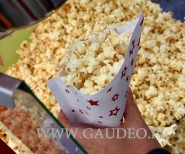 Popcorn na pikniku.