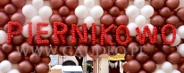Małe balonowe literki.