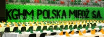 Ściana balonowa na Karczmie Górniczej z balonowym napisem KGHM Polska Miedź SA.