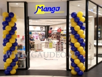 Słupy balonowe w Centrum Handlowym Borek.