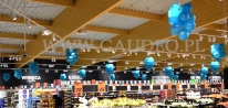 Sople z balonów jako dekoracja wrocławskiego Lidla.
