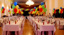 Stroiki z balonów helowych na imprezie firmowej.