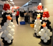 Mikołajowe pingwiny balonowe.
