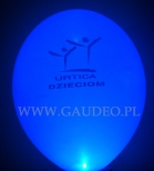 Świecący balon z nadrukowanym logo i diodą led w środku.