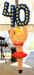 Balonowa tancerka z 40 dla jubilata.