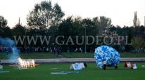 3000 balonów helowych czeka na moment puszczania.