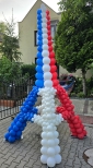 Wieża Eiffla z balonów.